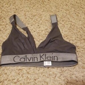 Calvin Klein Low v super soft sport bra